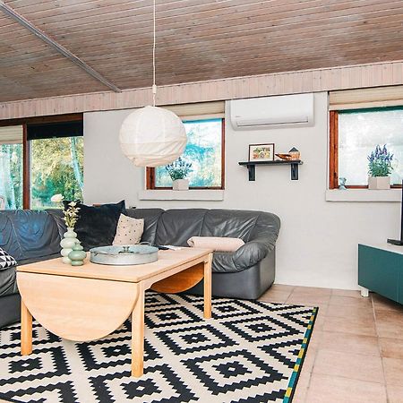 2 Person Holiday Home In Tarm Fjerbæk Extérieur photo