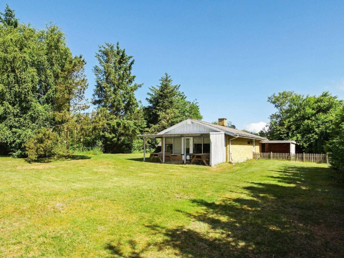 2 Person Holiday Home In Tarm Fjerbæk Extérieur photo